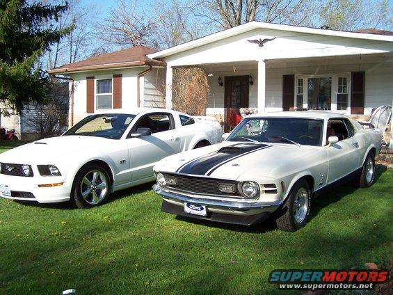 family-pictures-214.jpg m.y 1970 ford mustang mach1.my wifes 2007 ford mustang gt