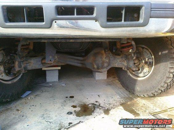 24763_1418811315464_1388092888_31134595_650945.jpg ball joints being done, steering unhooked