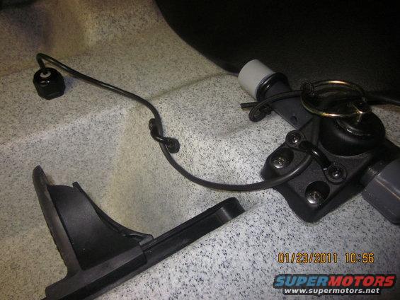Kayak accessory mount with wires and a ring attached