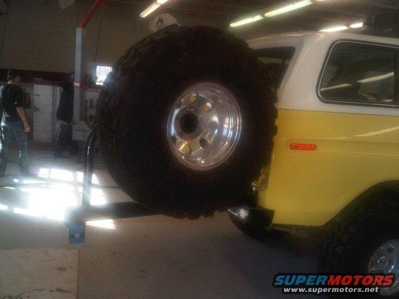 1978 Ford Bronco rear quarter panel with spare tire mounted externally