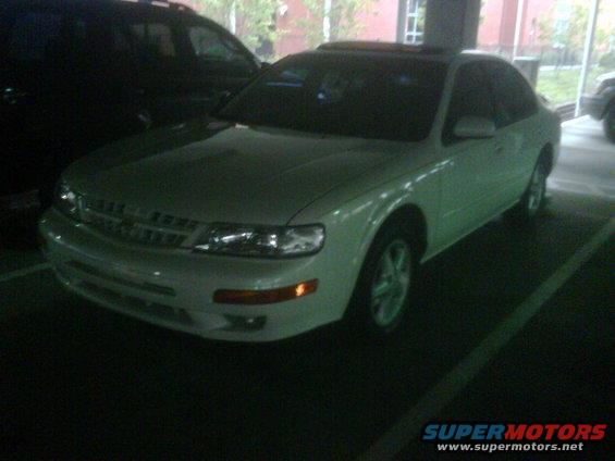 White 1999 Nissan Maxima sedan parked, front 3/4 view, sunroof visible