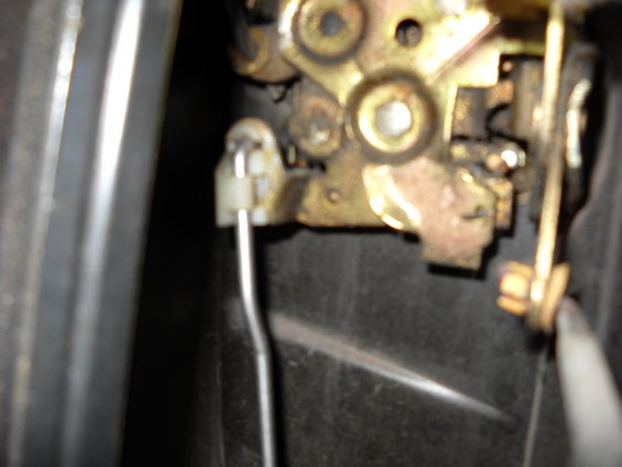 Door lock mechanism with metal rods and plastic clips