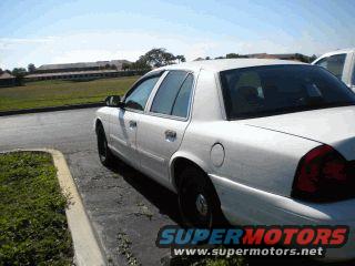White 2002 Ford Crown Victoria, 3q-front view