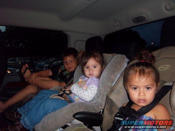 kids-002.jpg Kalelepono, Tita, and Roxy.