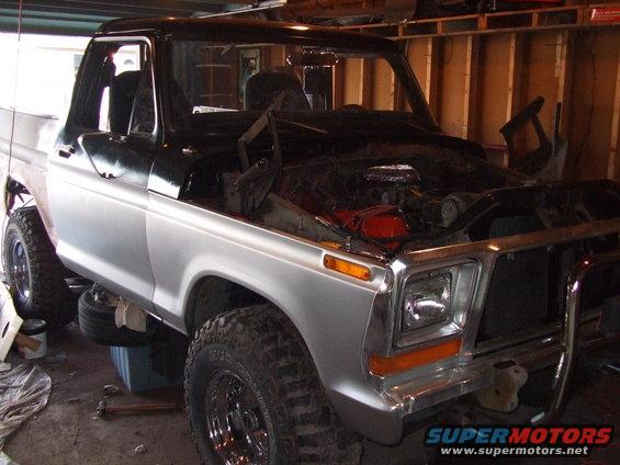 1979 Ford Bronco 3q-front view with hood open, silver and black