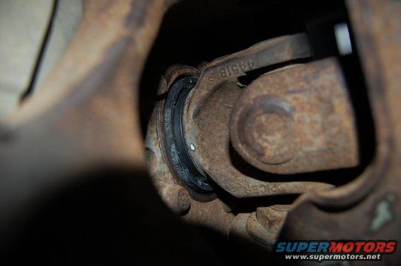 dsc_0066.jpg New spindle bearing seals installed. Only the outer spindle bearing seal is visible.