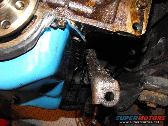 dscf1355.jpg Sure hope is doesn't leak. I torqued the 4 end bolts down well and I know the rubbers stayed in place.