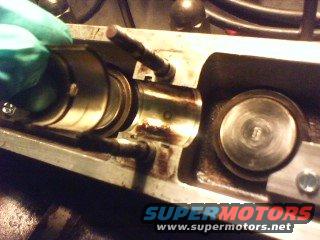 1216001821.jpg off comes the cam bearing shell.