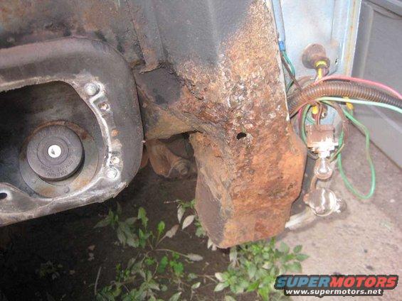This the condition of the tail gate support that I found after removing the 1/4 panel.  Not good.