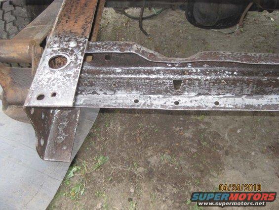 enclave-017.jpg Here I had cleaned up the rust on the cross member and treated it with Metal Ready.