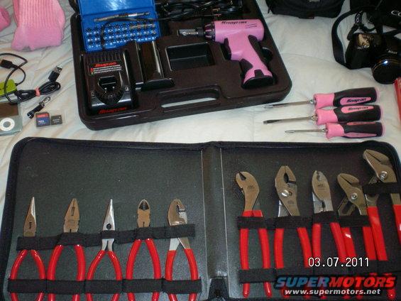 001.jpg Snap on drill, with forward/reverse & multi quick connect special bit set (blue case), 4 piece
 Snap on screwdriver set, Mack 10 piece plyer set, 