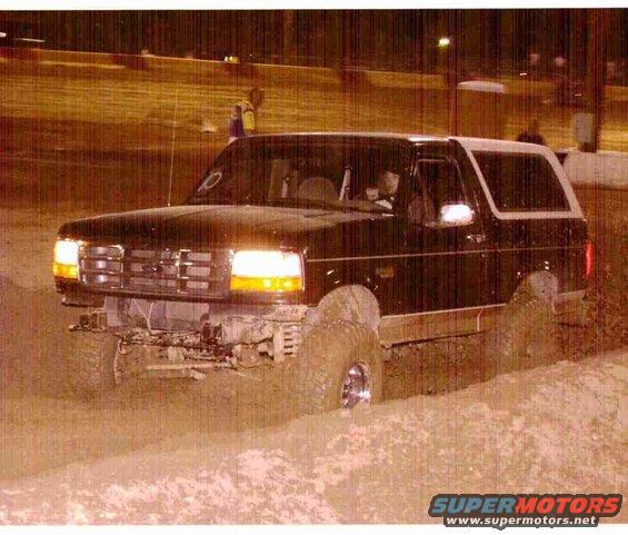 1995 Ford Bronco in mud, 3q-front view