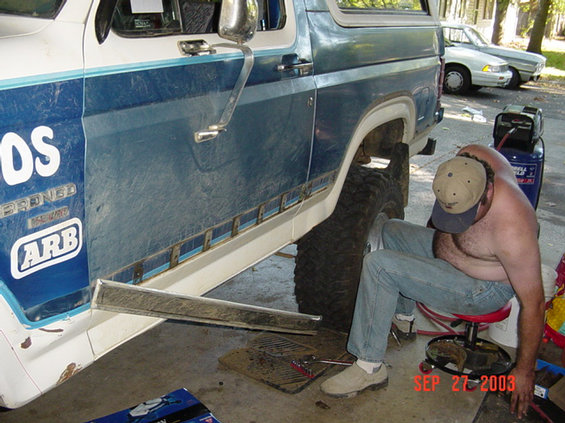 todds-sawzall-fun-014.jpg Todd removing inner fenders while I remove trim