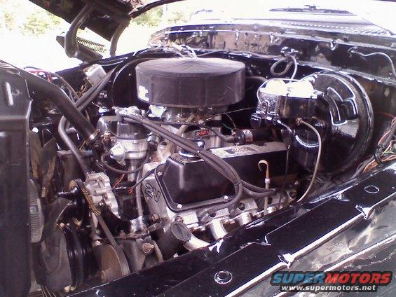 Engine bay with V8 engine, air cleaner, and brake booster visible. Supermotors.net logo in corner