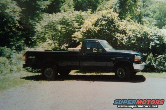 Dark blue 1993 Ford F-150 pickup truck, side view