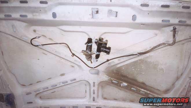 spare-clutch-setup.jpg spare clutch hydrolic setup, i have burnt throught the clutch line twice, hey look at that on the spare from the diesel they put a heat sheild on it!