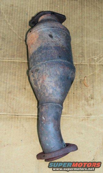 Exhaust catalytic converter with bent pipe and flange