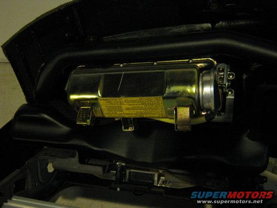 img_1606.jpg Back of pass. airbag.