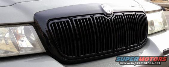Black vertical grille and headlight on a 2001 Mercury Grand Marquis