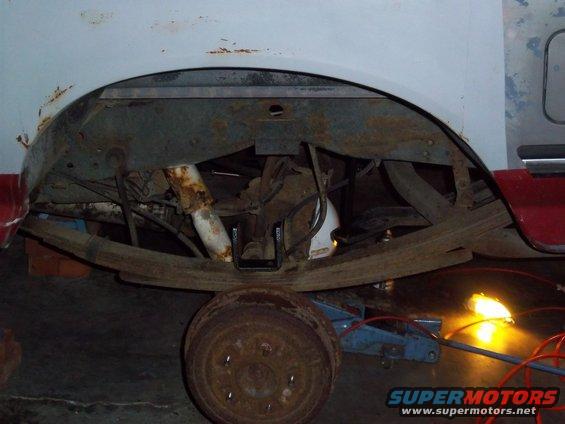Rear leaf springs and suspension of a 1989 Ford F-150