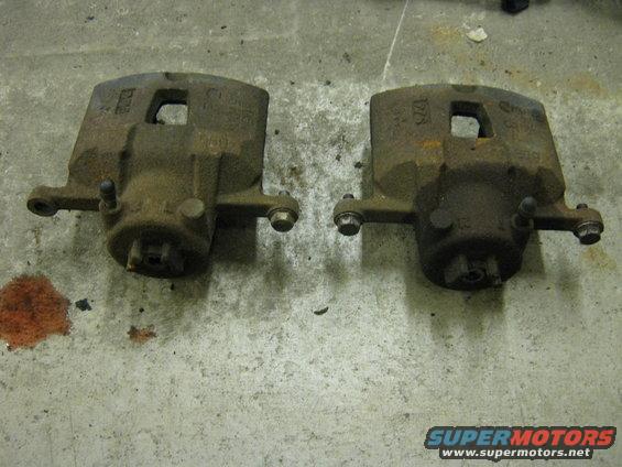 img_1699.jpg L front calipers. Single piston