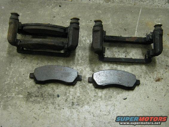 img_1701.jpg Front L caliper saddles with nice and meaty Midas pads.