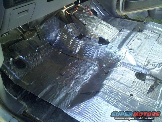 Interior floor insulation in a vehicle