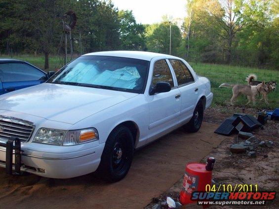 1998-white-ford-p71-crown-victoria-(5).jpg Tricky Vicky