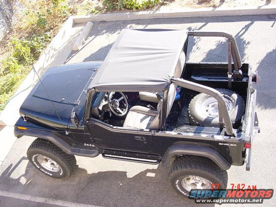 dsc01543.jpg Top view of the Jeep from the balcony of the motel we stopped at in Redlands, CA.