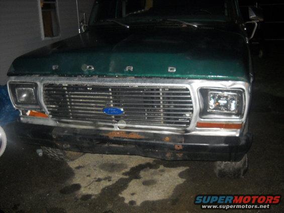 Green 1993 Ford F-150 front view with chrome grille