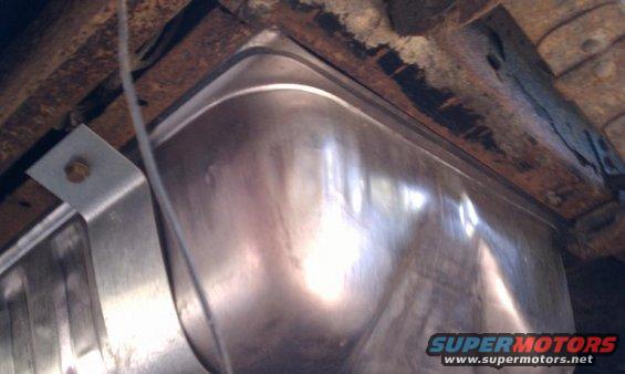 Fuel tank and rusty frame under a vehicle