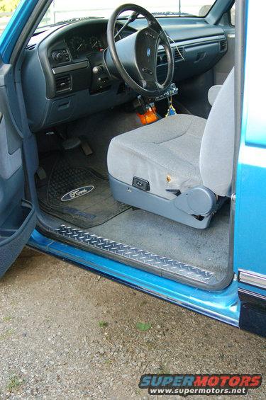 dsc_0130.jpg Diamond plate door sills