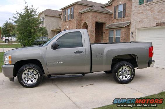 2007 Chevrolet Silverado 1500 pickup truck, side view, parked in driveway