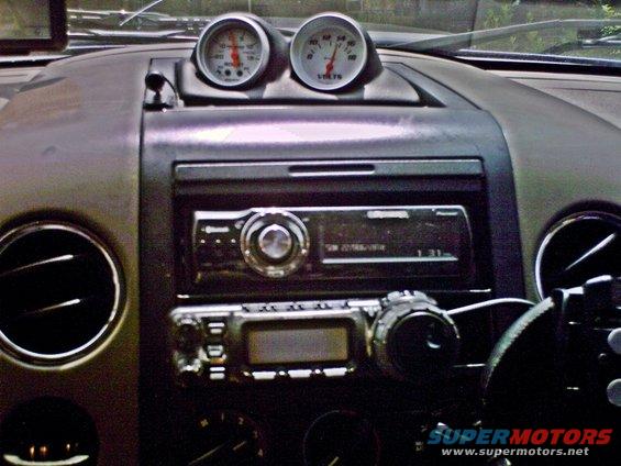 k5cqj-roush-mobile-radio-and-guage-cluster.jpg The Dash Sounds and Ham Radio