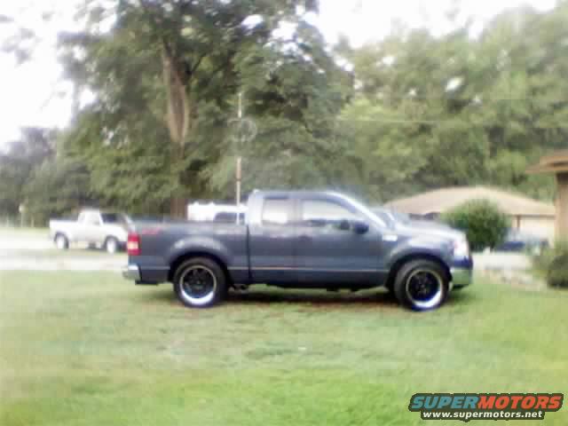 Side view with Hi-Q 3/80RT continius tune antenna system on truck