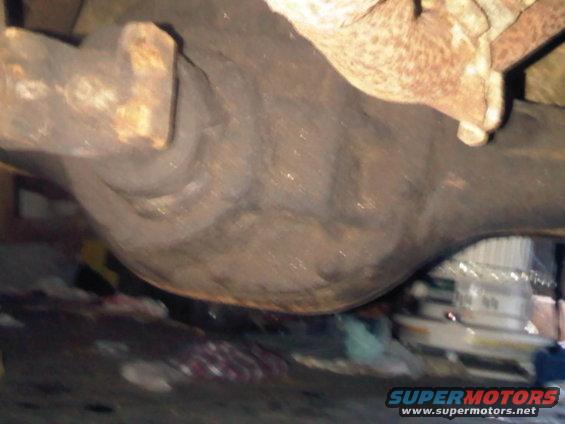 Underside view of a vehicle's rear axle assembly with exhaust components above