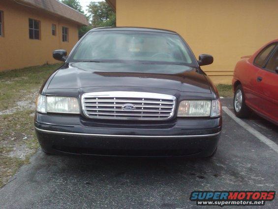 2001 Ford Crown Victoria front view, parked next to a red car