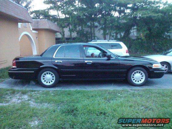 Black 2001 Ford Crown Victoria sedan, side view