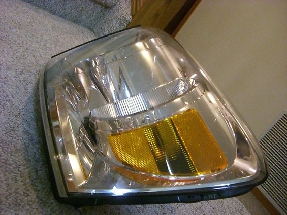 Headlight assembly with clear lens and amber reflector