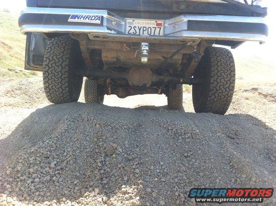 1990 Ford Bronco rear view, tires on gravel pile. California plate 2SYP077