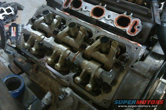 imag0218.jpg Passenger side head and cams. No caramel!