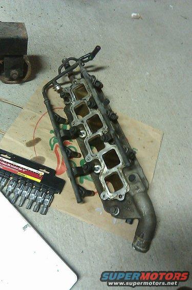 imag0223.jpg Lower intake and injectors