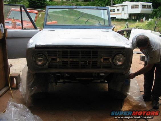 raes-bronco-paint-030.jpg Both truck in front of the barn and the sanding begins..