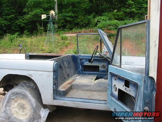 raes-bronco-paint-038.jpg door guts out and more sanding