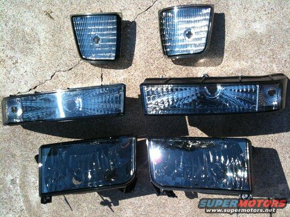 Set of headlights and corner lights for a vehicle