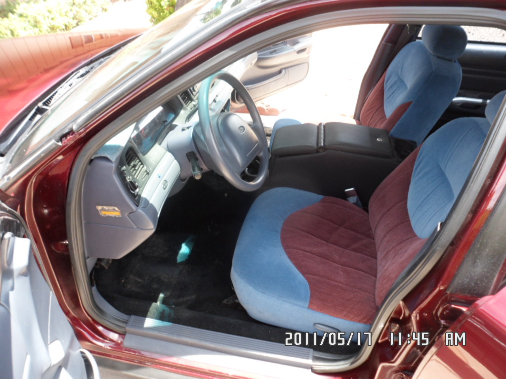 2000 Ford Crown Victoria photo