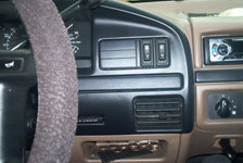bronco-dash.jpg Spal w/dl switches mounted where electr. 4x4 sw. would be