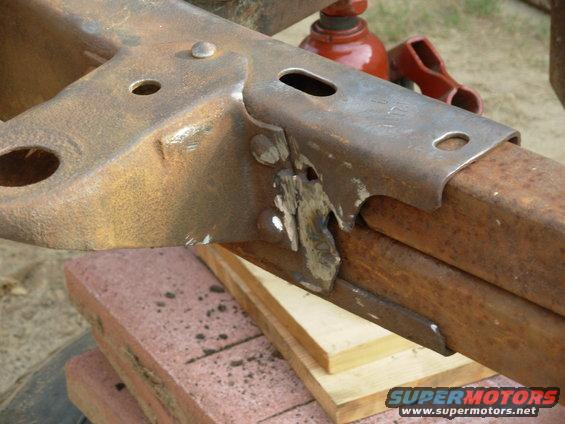 frame35form.jpg Two 2-inch square tubes are a good form to straighten these frame horns, and a good start to a real bumper
IF THE IMAGE IS TOO SMALL, click it.