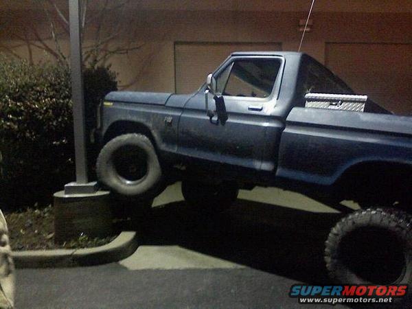 11.jpg flexin it on a pole