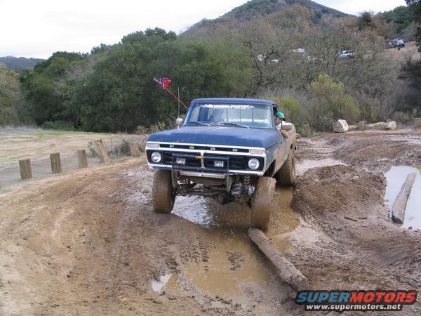 24.jpg hollister obstacle course